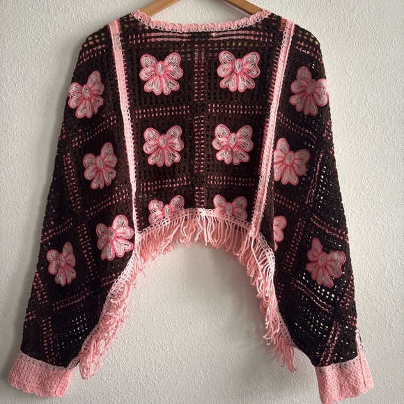 NWT House of Harlow 1960 Brown & Pink Bows Crochet Fringe Shrug On Poncho Shawl - Picture 8 of 9